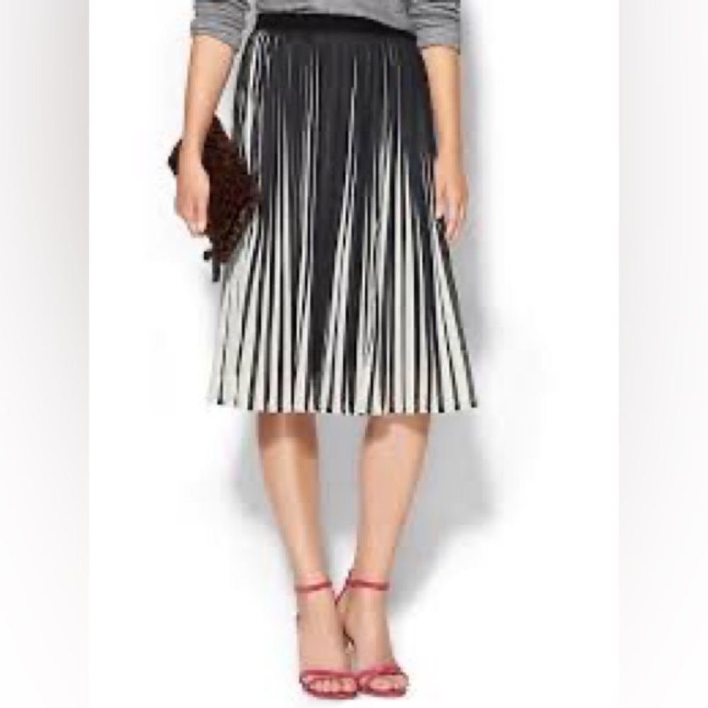 C.Luce stripe illusion black & white accordion Skirt Sz M
